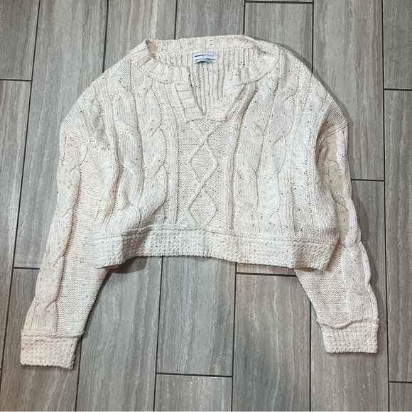 Urban Outfitters Sweaters - Urban Outfitters Women’s Cable Knit Vleck Speckled Cropped Sweater S